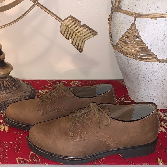 MIA Women’s Brown Leather Oxfords Size 6M.  In like new condition - no defects. - Picture 1 of 7